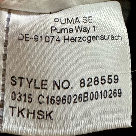 Large Puma athletic hoodie with a kangaroo pocket, ruching detail on the wrist - Picture 8 of 8